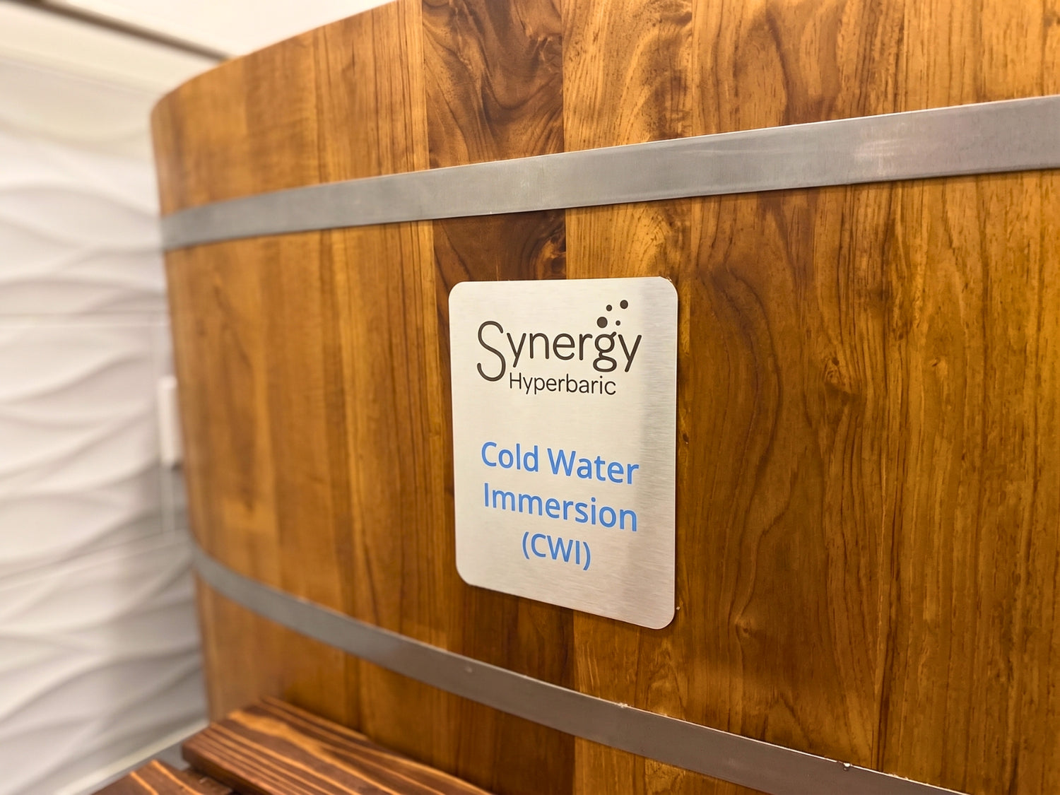 Synergy's cold plunge cold water immersion tub closeup view