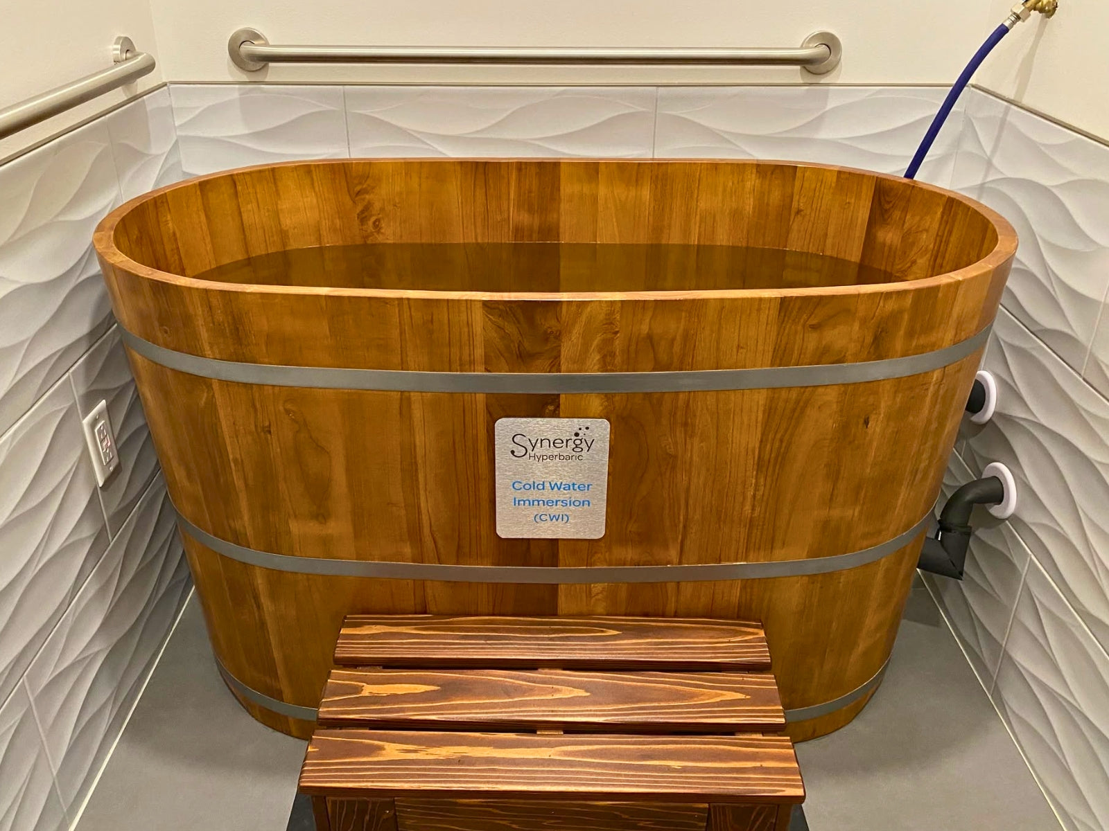 Synergy's cold plunge cold water immersion tub front view